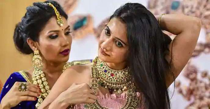 Gold Price Girl
