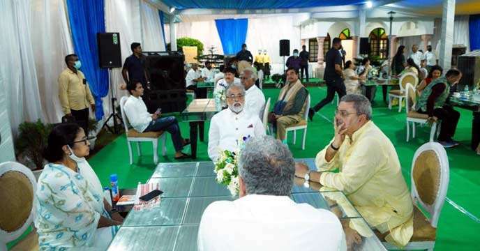 In a special meeting Cm Mamata Banerjee will meet pm modi in his residence