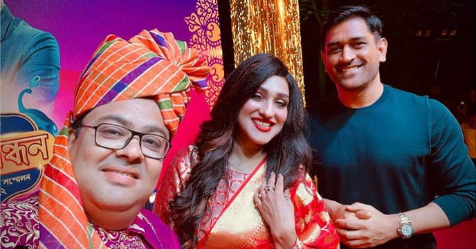 Dhoni met popular actor Ambarish Bhattacharya