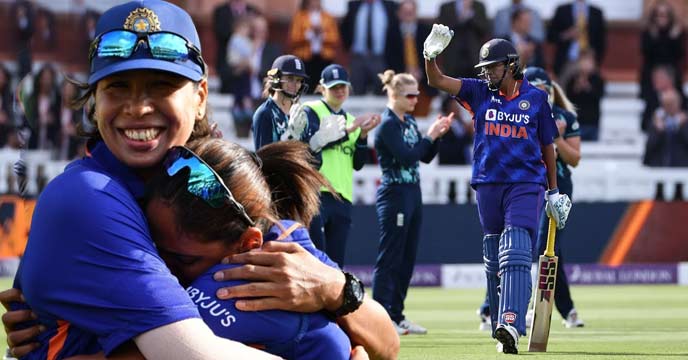 Cricketer Jhulan Goswami emotional moment of retirement