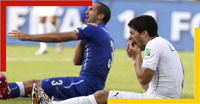 Suarez bite the Italian defender