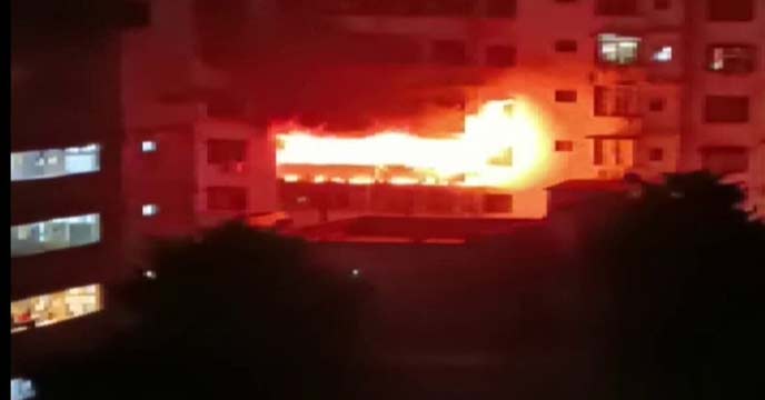dhanbad: বহুতল আবাসনে ভয়াবহ অগ্নিকাণ্ডে মহিলা ও শিশু-সহ তিনজনের মৃত্যু