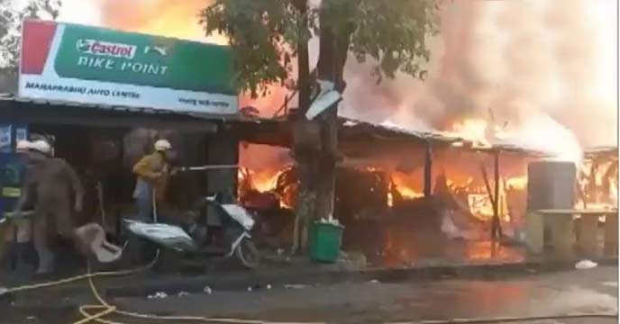 fire broke out in Kolkata Salt Lake area