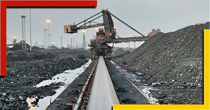 West Bengal Miscreants Stealing Coal CISF Intercepted Pelted Stones Damaged Vehicle