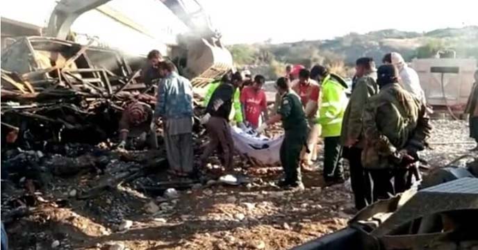 pakistan-bus-falls-into-a-ravine