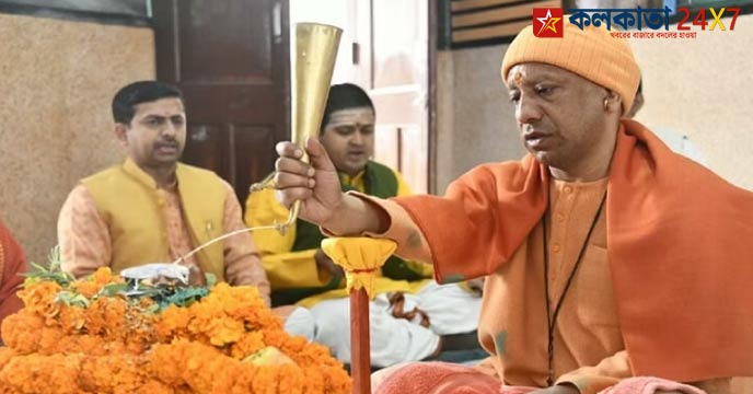 CM Yogi performed Rudrabhishek in Gorakhnath temple