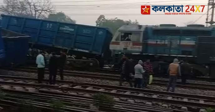 freight-trains-head-on-collision