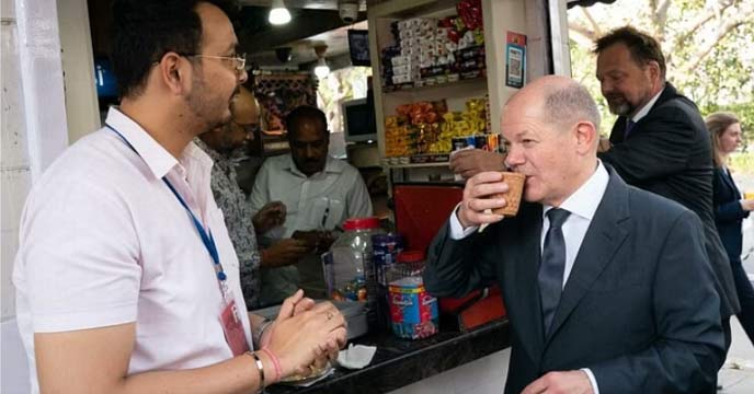 german chancellor Olaf Scholz takes tea at a street corner in delhi