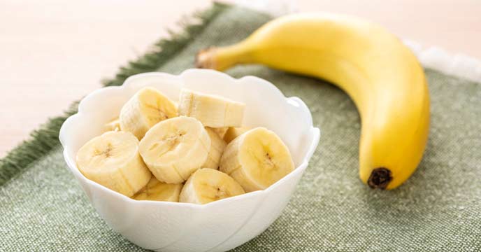 Ripe bananas on a plate with a fork