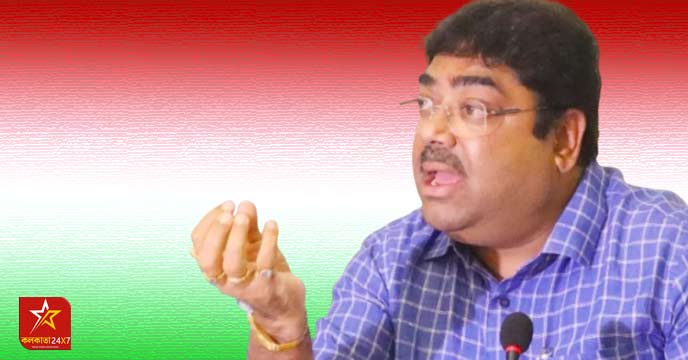 Mohanbagan secretary Debashish Datta addressing the media