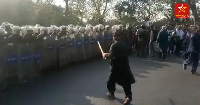 Pakistan Attacks on police