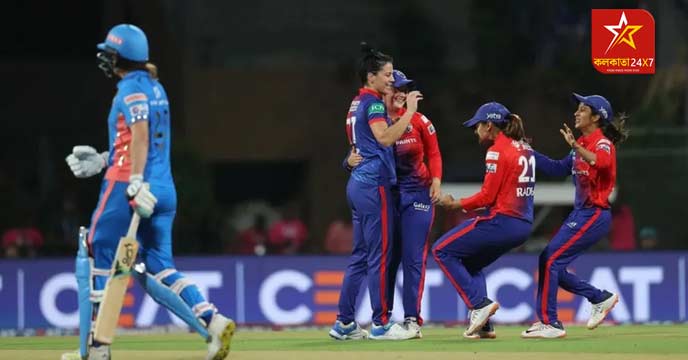 উইমেন্স প্রিমিয়ার লিগের (WPL 2023) প্রথম মরসুমের লিগ পর্ব প্রায় শেষের দিকে। এর আগেই অবশ্য প্লে অফে যাওয়া দলগুলো ঠিক হয়ে গেছে।