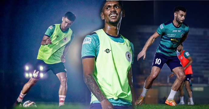 ATK Mohun Bagan Footballers Board Bus in Poor Visibility