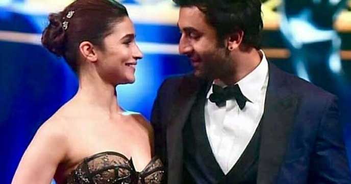 Alia Bhatt and Ranveer Kapoor's family in their new apartment