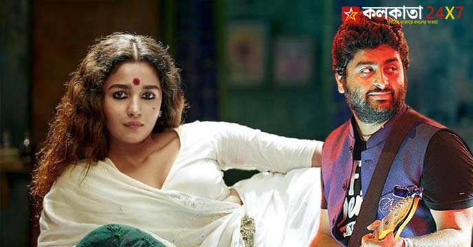 Arijit Singh and Alia Bhatt posing with their Filmfare Awards for Gangubai
