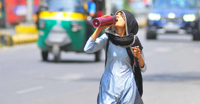 Indian girl suffering from heat stroke