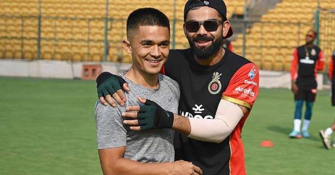Virat Kohli and Sunil Chhetri posing for a photo