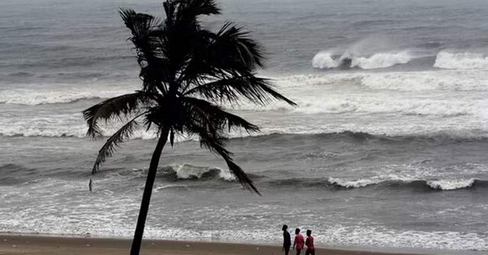 Stay informed about Cyclone Mocha's impact on Bangladesh, particularly the Chittagong and Cox's Bazar areas. Get the latest updates on the cyclone's trajectory, precautionary measures, and relief efforts