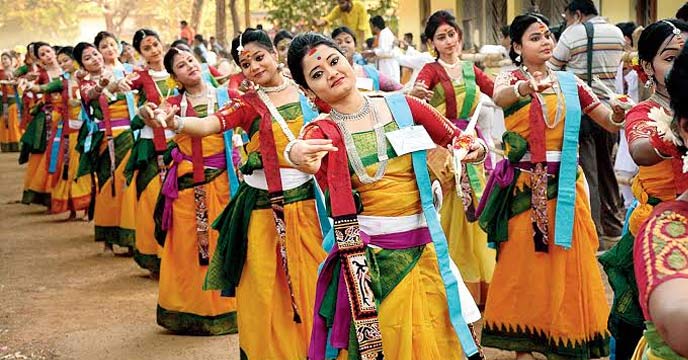 Heat Wave Impacts Rabi-Pranam at Santiniketan, Birbhum