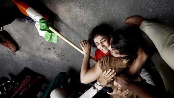 Wrestlers clash with Delhi Police