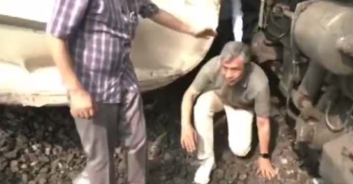 Coromandel Express Accident: High-Level Inquiry Announced, Railway Minister Appeals to Avoid Political Games