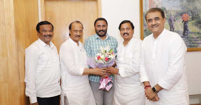 Maharashtra Independent MLA Devendra Mahadevrao Bhuyar met Deputy CM Ajit Pawar