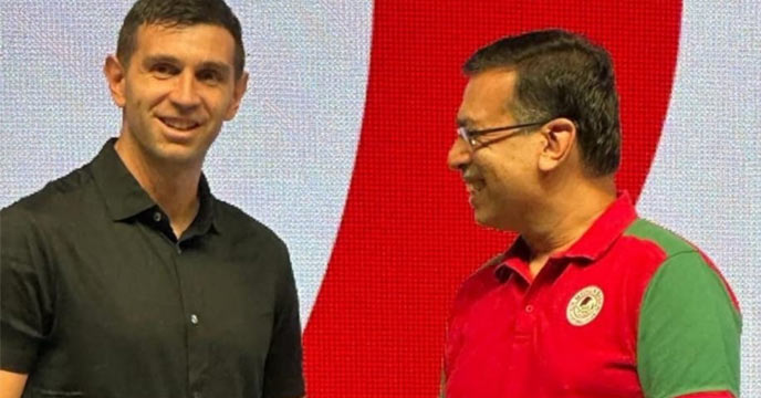 Sanjeev Goenka Expresses Interest in Acquiring Emiliano Martinez for Mohun Bagan SG