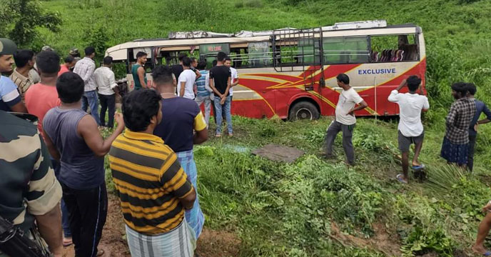 Kumbh Pilgrims' Bus Involved in Accident Again on Asansol's 19 Number Highway