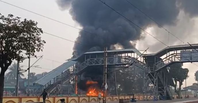 Kulti station fire