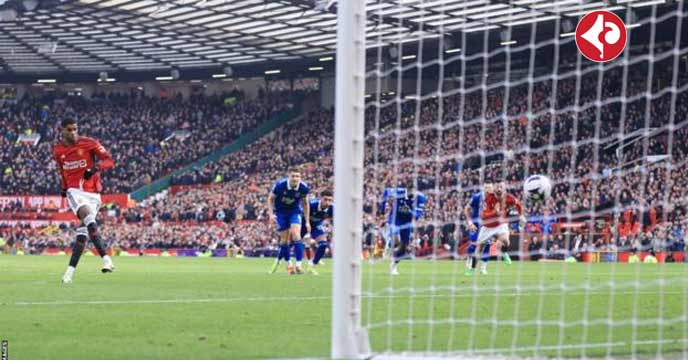 Manchester United Defeats Everton 2-0