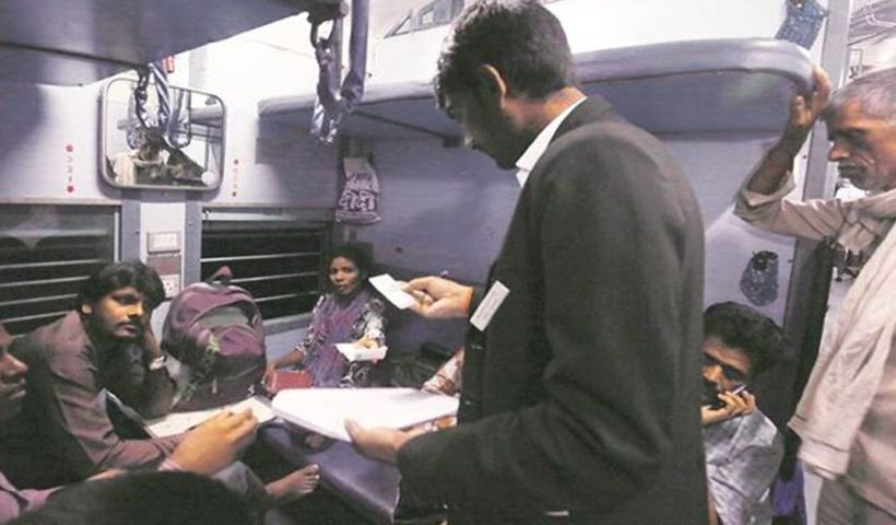 difference between tte And tc in Indian Railways , ট্রেনের টিকিট পরীক্ষাই কাজ, তাহলে ভারতীয় রেলের TTE ও TC-র পার্থক্য কী?