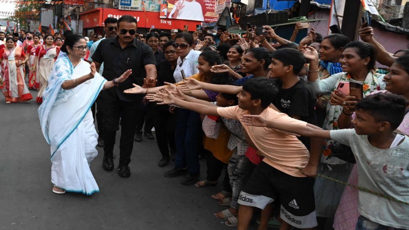 when will mamata banerjee start campaigning in north and south kolkata and diamond harbor lok sabha constituencies, এবার 'ঘরের মাঠে'র খেলায় বড় তোড়জোড় মমতার, বিশেষ পরিকল্পনা অভিষেকের জন্য