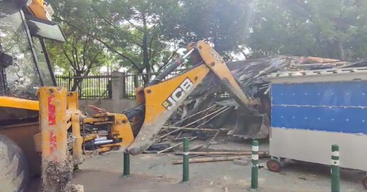 Hawkers Evacuation BY Bulldozers, মমতার নির্দেশই সার, সাতসকালে বুলডোজার দিয়েই চলছে হকার উচ্ছেদ