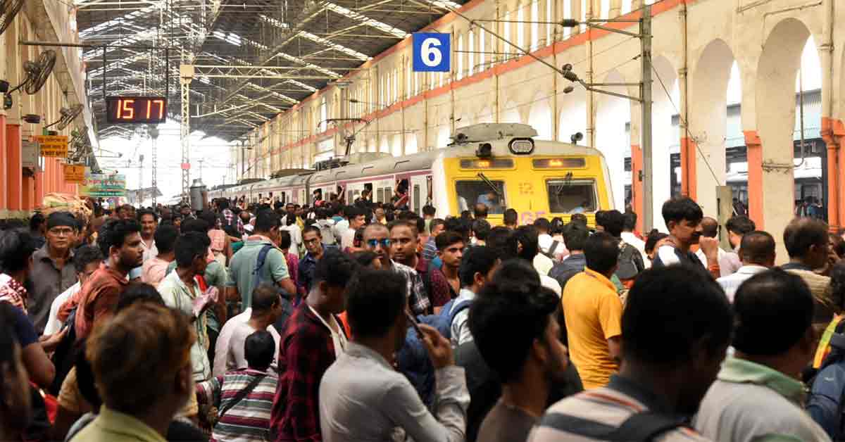 one-after-another-local-train-canceled-in-sealdah-passenger-suffering-is-extreme