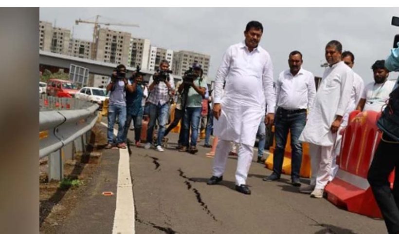 crack in Atal Setu at Mumbai