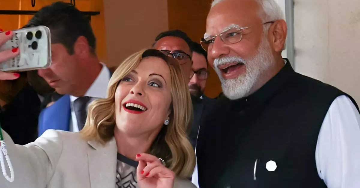 phone with which Meloni took a selfie with PM Modi