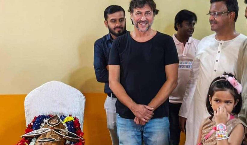 East Bengal Coach Carles Cuadrat and Two Footballers Attend Chetla Agrani's Khoti Puja