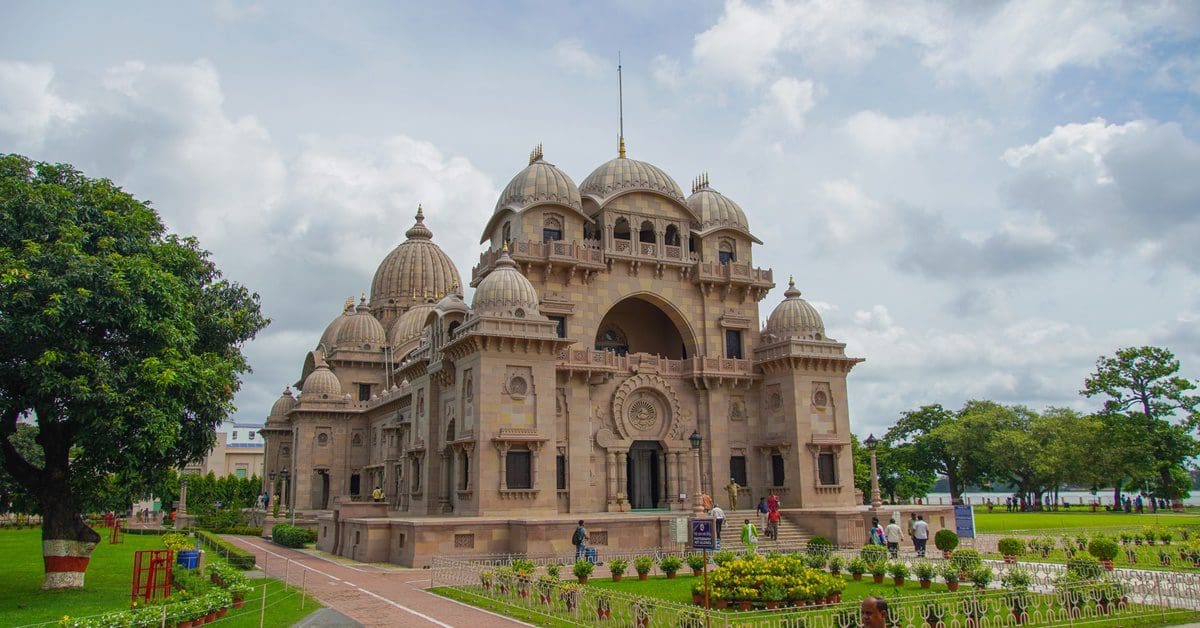 Free underground car parking facility in Belur Math, এবার ভূতল পার্কিং বা আন্ডার গ্রাউন্ড কার পার্কিং ব‌্যবস্থা চালু করল বেলুড় মঠ।