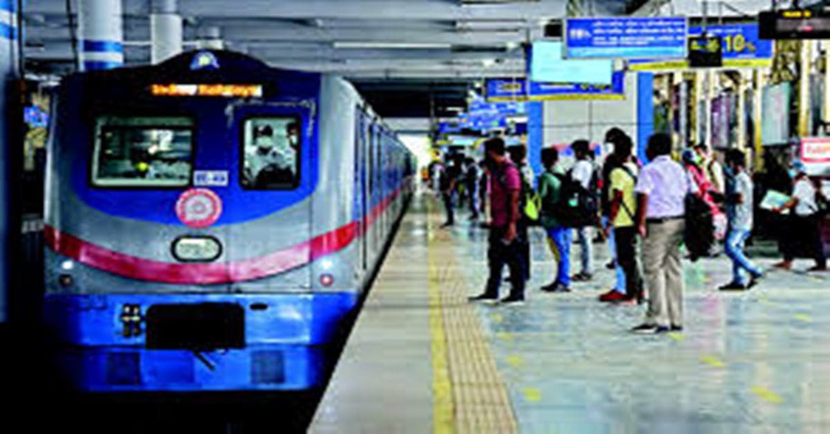 Kolkata Metro Service Disrupted Again During Office Hours, Commuters Face Delays