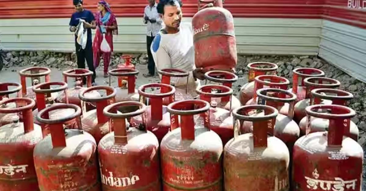 19Kg Cylinder Prices Hiked By Rs 15.5-16.5 From Dec-1; LPG Up By Rs 173 In 5 Months; Check Rates Read more at: https://www.goodreturns.in/news/lpg-prices-19kg-cylinder-prices-hiked-by-rs-15-5-rs-16-5-december-2024-lpg-up-by-rs-173-in-5-months-1391189.html