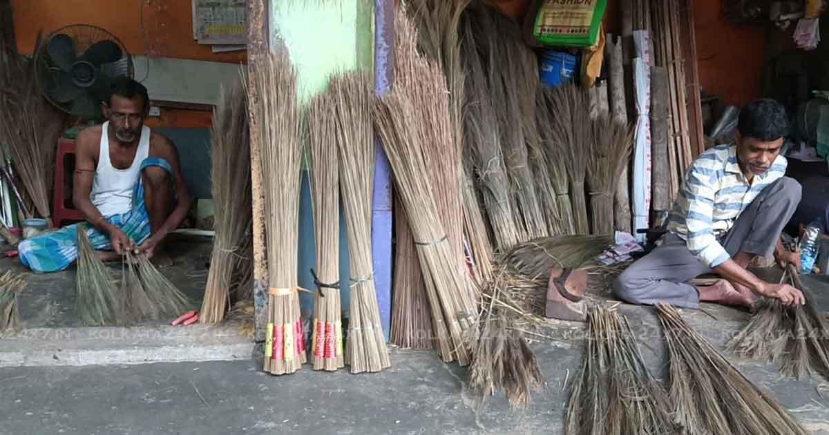 Emerging Dhanteras Custom Brooms Become Popular Choice for Buyers This Year