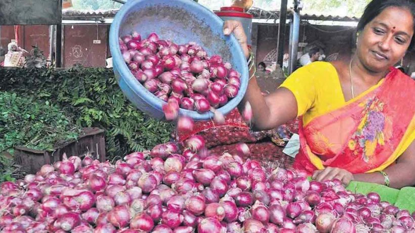 Onion and Garlic Prices Surge: Onion Hits ₹100 Per Kg, Garlic Reaches Record High