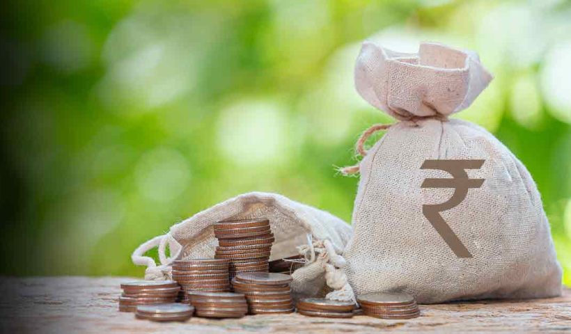 Indian public sector banks write off loans worth ₹42,000 crore in the first half of FY2023-24, with recovery efforts yielding ₹37,253 crore. Key contributors include SBI, PNB, and Union Bank.