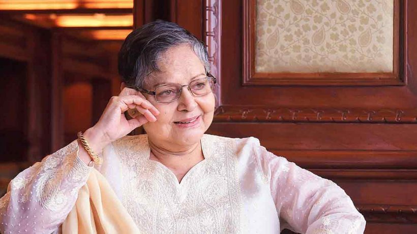 rakhi-gulzar-gets-emotional-nanichora-das-baul-performance-mumbai