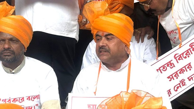suvendu wearing saffron turban people came from shobhabazar to put turban