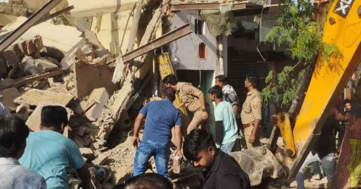 Four Shops Collapse in Agra Awas Vikas Colony