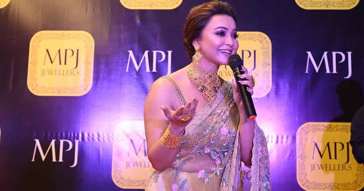 MPJ Jewellers Grand Opening in Krishnanagar: Koushani Mukherjee and Bong Guy Grace The Event"