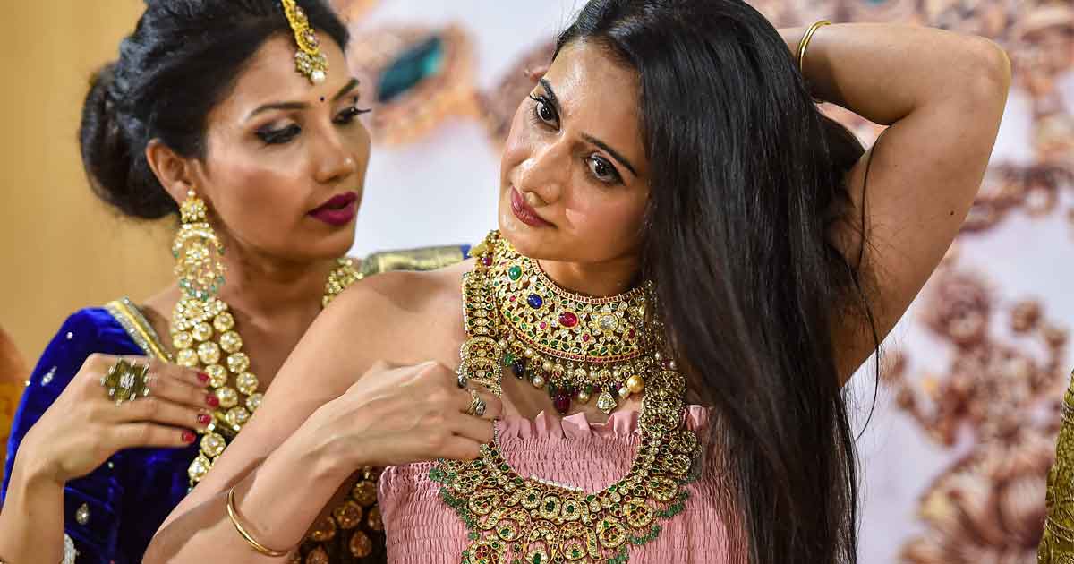 gold price today in kolkata 28 august 2025
