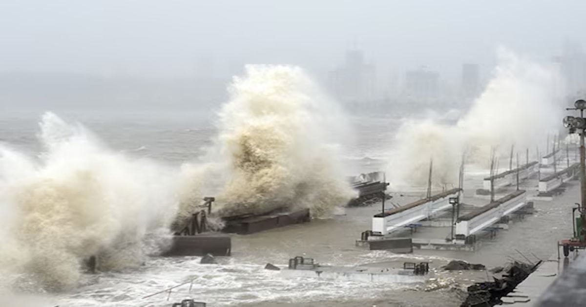 Authorities Sound Alarm as ‘Ditwah’ Accelerates—Coastline Evacuated