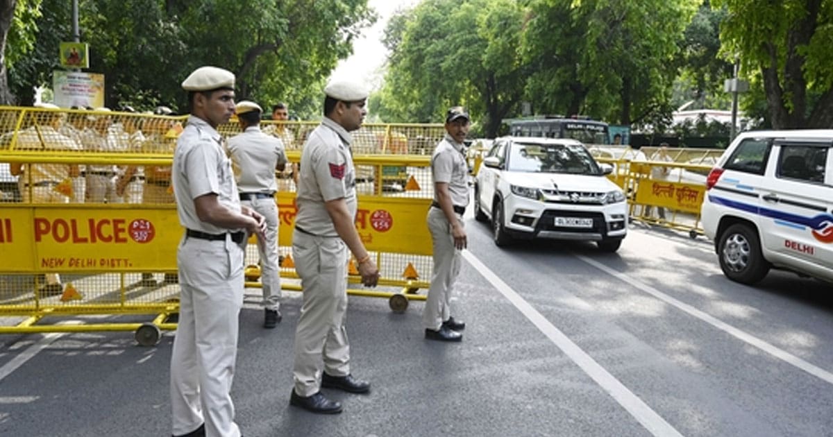 delhi police busts isi sleeper cell